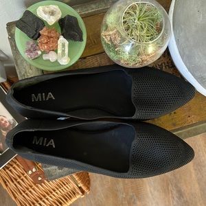 🥳 Bday SALE! MIA Black Airy Flats